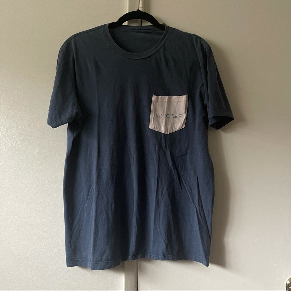 Just Chill Mens Large Pocket Tee Shirt